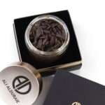 العود بالعنبر الفاخر